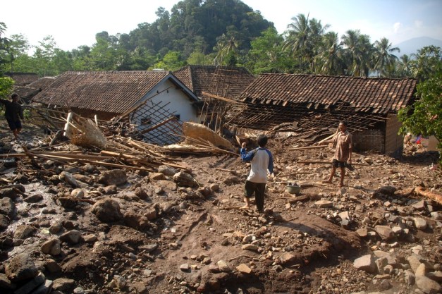 BN-PC827_0726PO_J_20160726230557