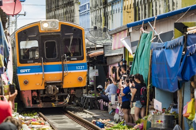 bn-qa282_0928po_m_20160927234406