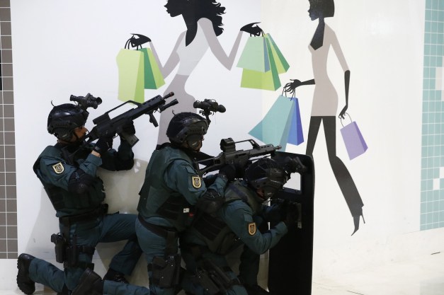 bn-qv569_pod111_m_20161116164240